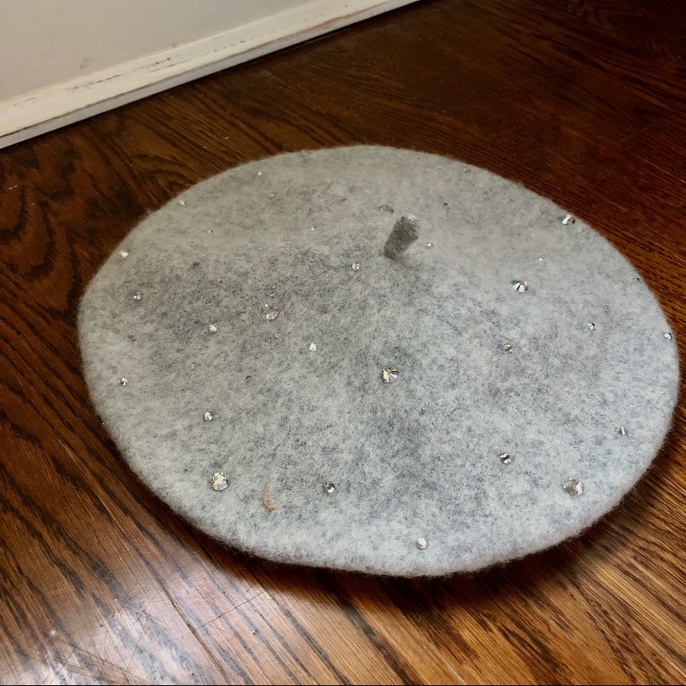 NWT - Light Gray Crystal Beret ✨